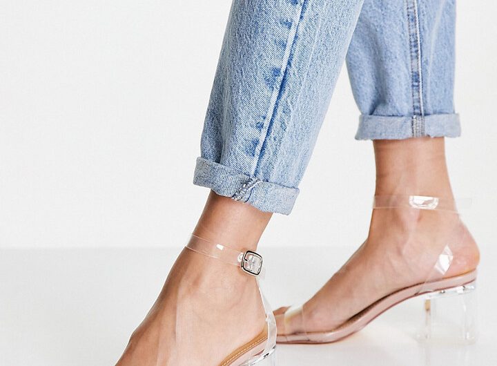 Style Guide: Best ways to Buy Appropriate Clear Sandals